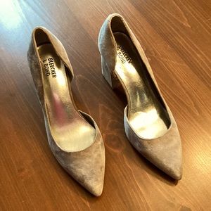 Bleeker & bond gray velvety